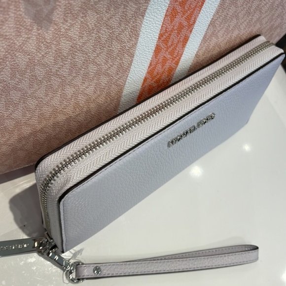 Michael Kors Jet Set Travel Large Travel Continental Wallet Leather Wristlet - Picture 2 of 16